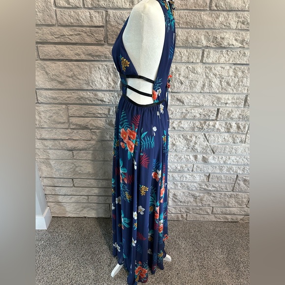 Express floral cutout maxi dress - Picture 4 of 6